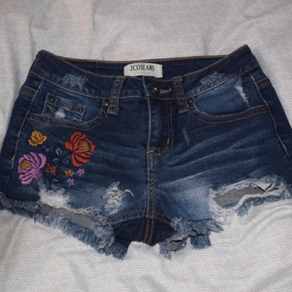 Ripped denim shorts - Picture 1 of 2
